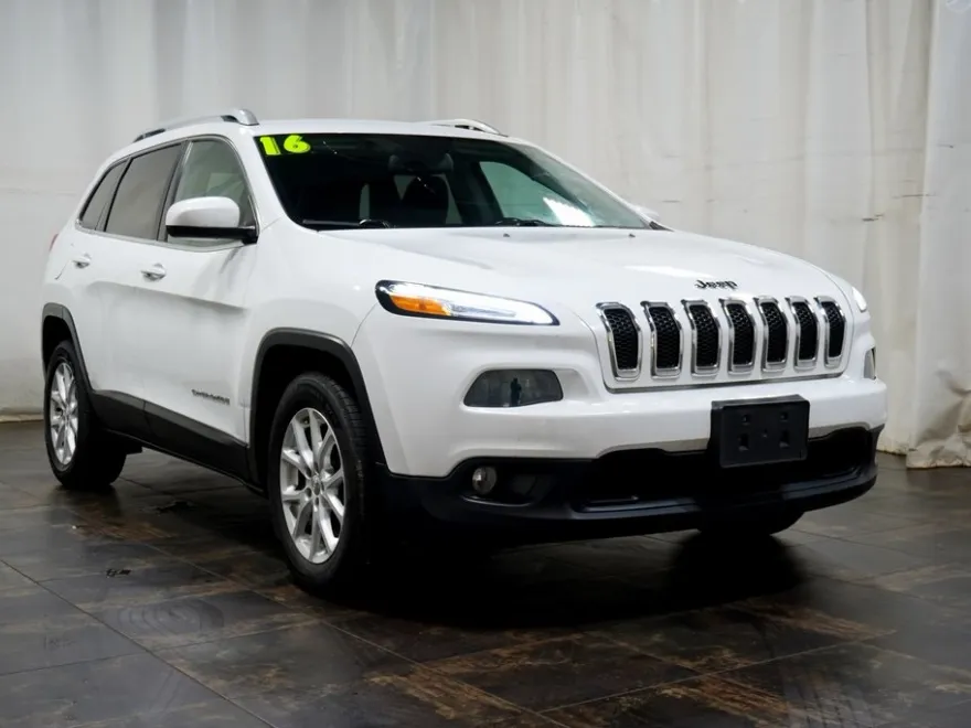 2016 Jeep Cherokee Latitude photo 1