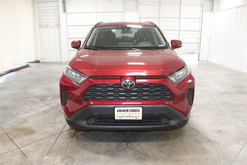2019 Toyota RAV4 LE photo 1