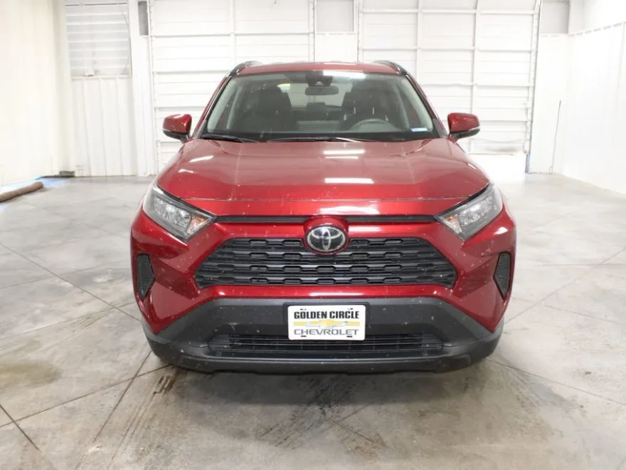 2019 Toyota RAV4 LE photo 1