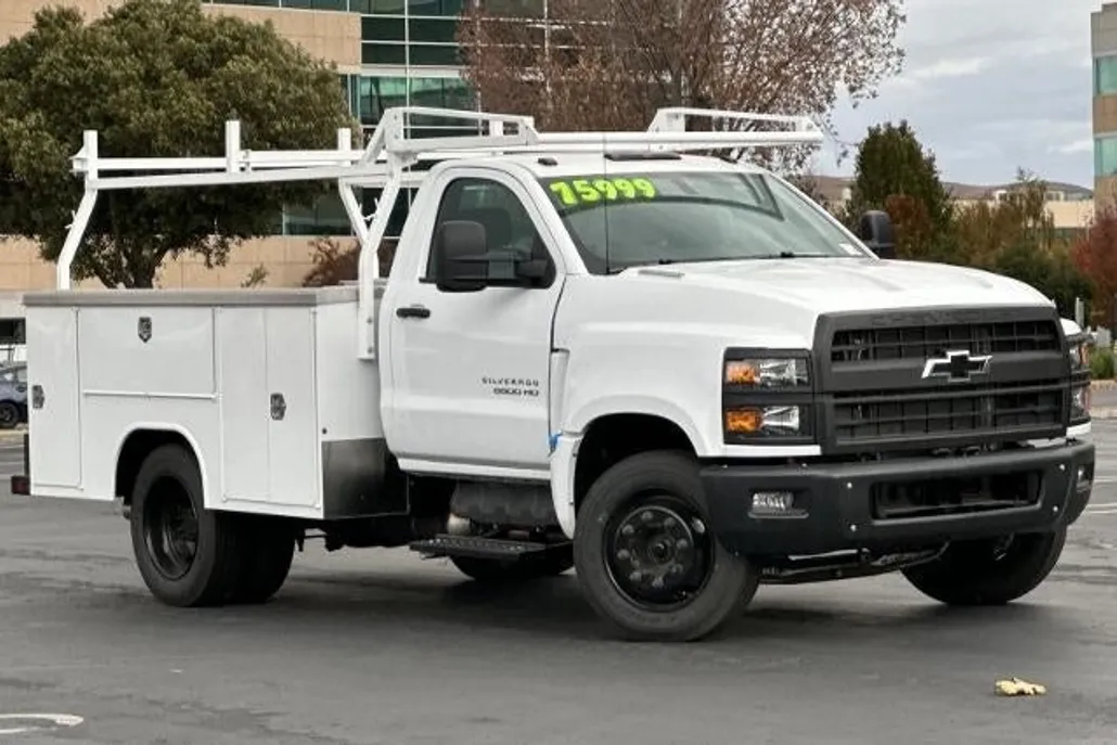 2023 Chevrolet Silverado 5500HD Work Truck photo 1