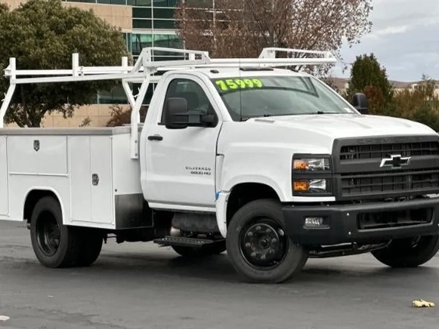 2023 Chevrolet Silverado 5500HD Work Truck photo 1