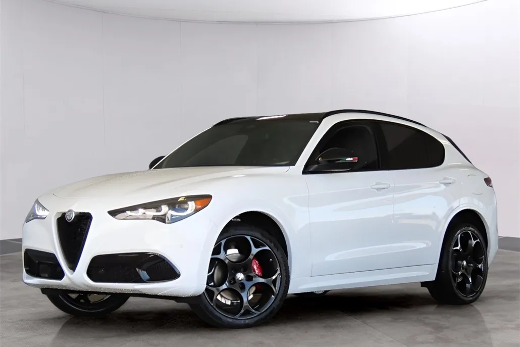 2025 Alfa Romeo Stelvio Tributo Italiano photo 1
