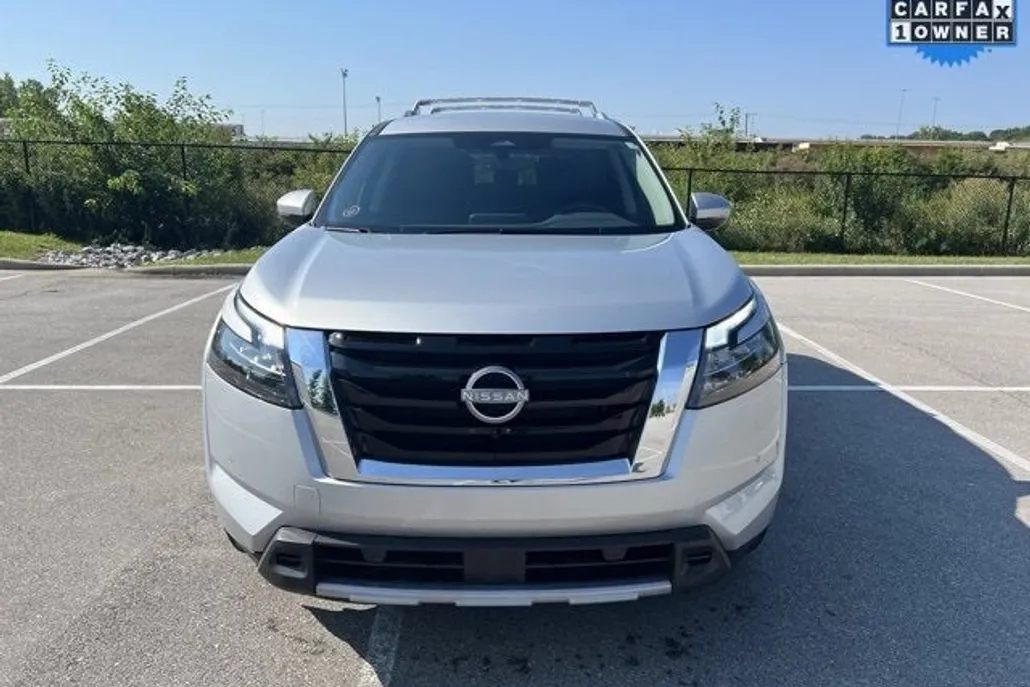 2025 Nissan Pathfinder SL photo 1