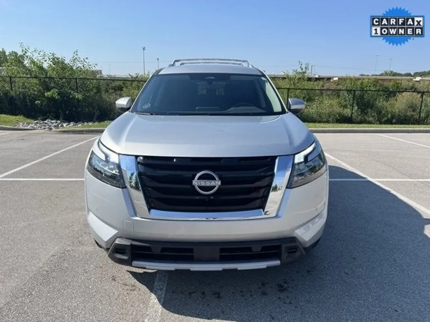 2025 Nissan Pathfinder SL photo 1
