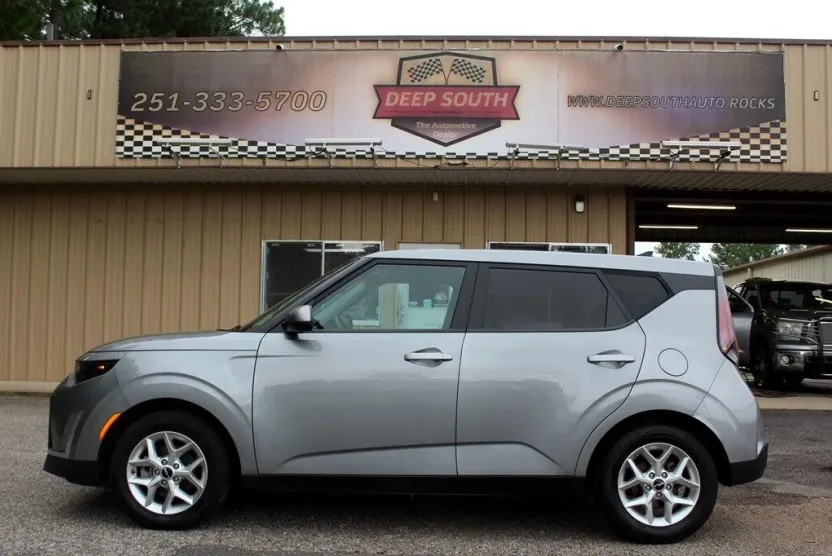 2024 Kia Soul LX photo 1