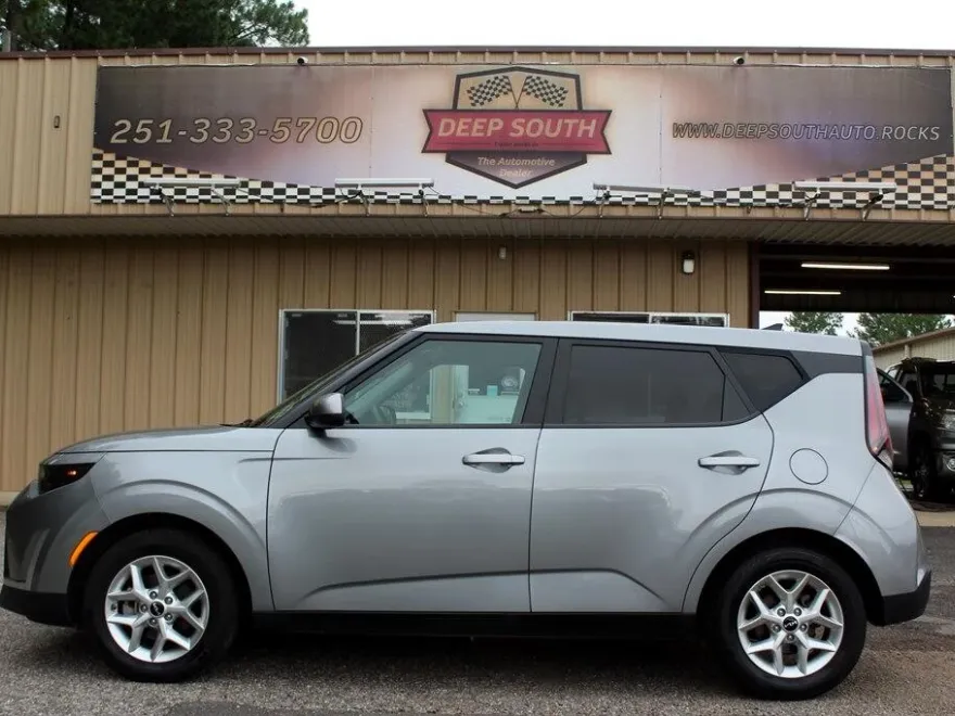 2024 Kia Soul LX photo 1