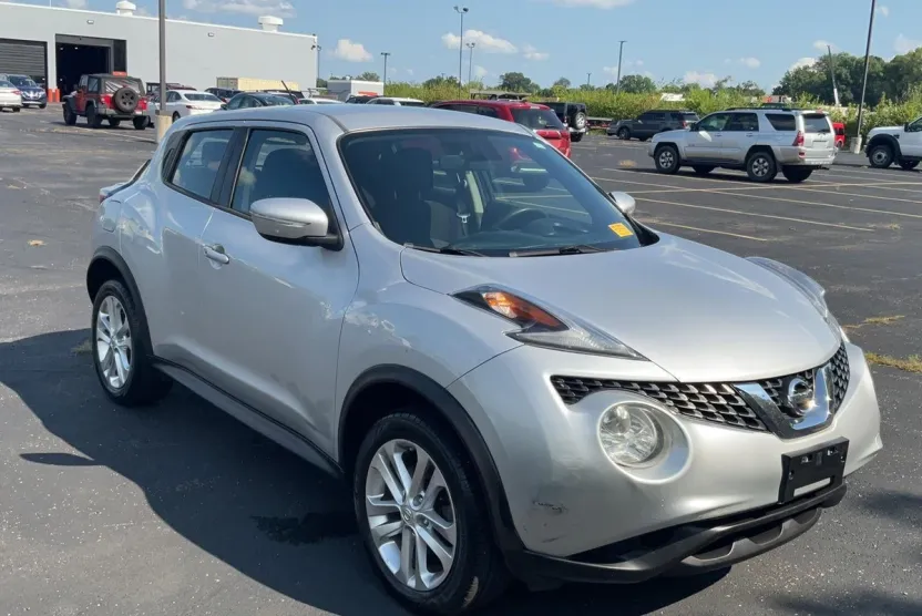 2017 Nissan Juke S photo 1