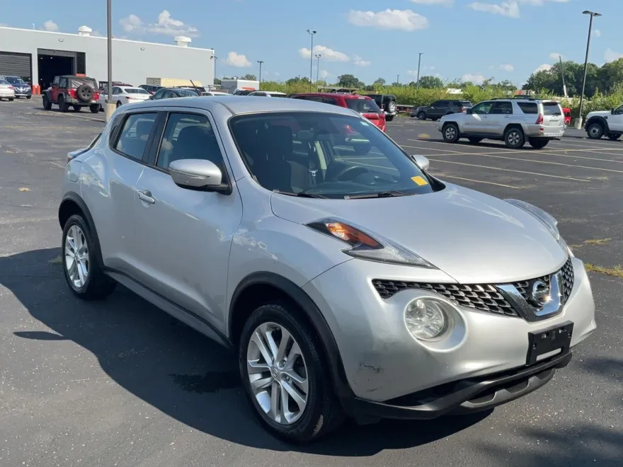 2017 Nissan Juke S photo 1