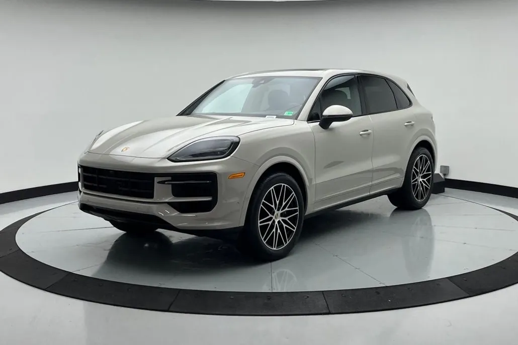 2026 Porsche Cayenne Base photo 1