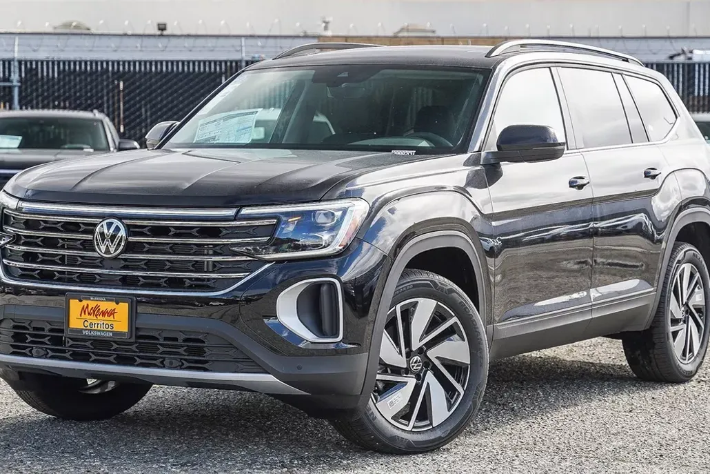 2025 Volkswagen Atlas SE Technology photo 1