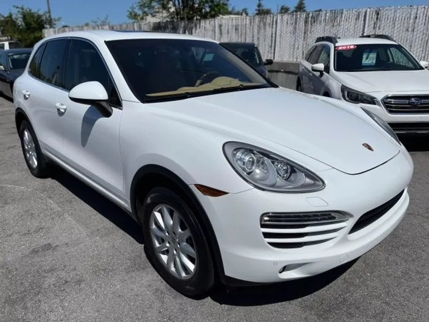 2014 Porsche Cayenne photo 1