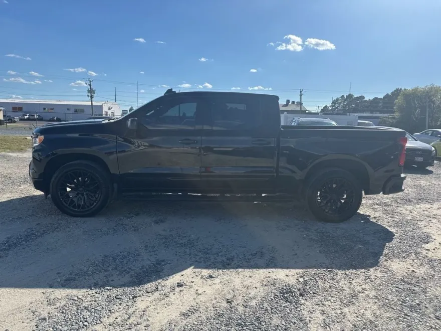 2024 Chevrolet Silverado 1500 High Country photo 1