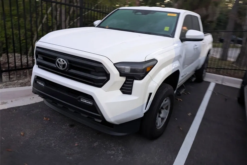 2024 Toyota Tacoma SR5 photo 1