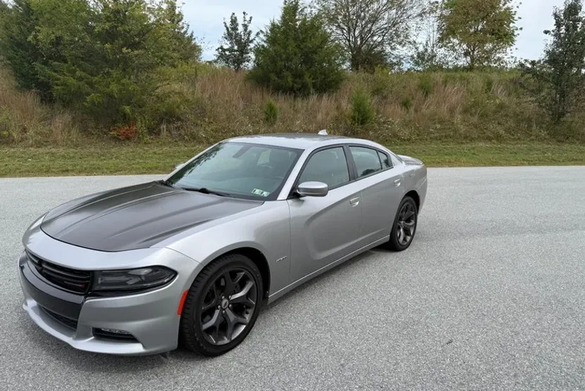 2018 Dodge Charger R/T photo 1