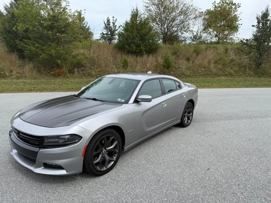 2018 Dodge Charger R/T photo 1