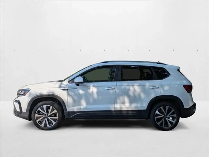 2022 Volkswagen Taos SE photo 1