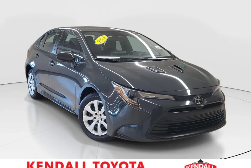 2023 Toyota Corolla LE photo 1