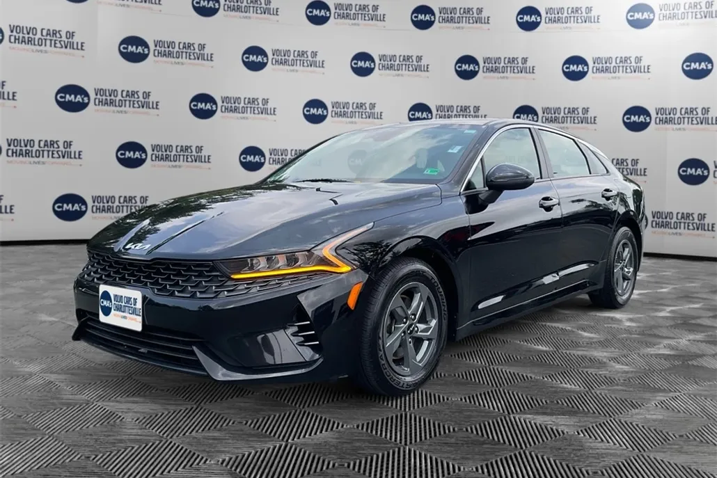 2022 Kia K5 LX photo 1