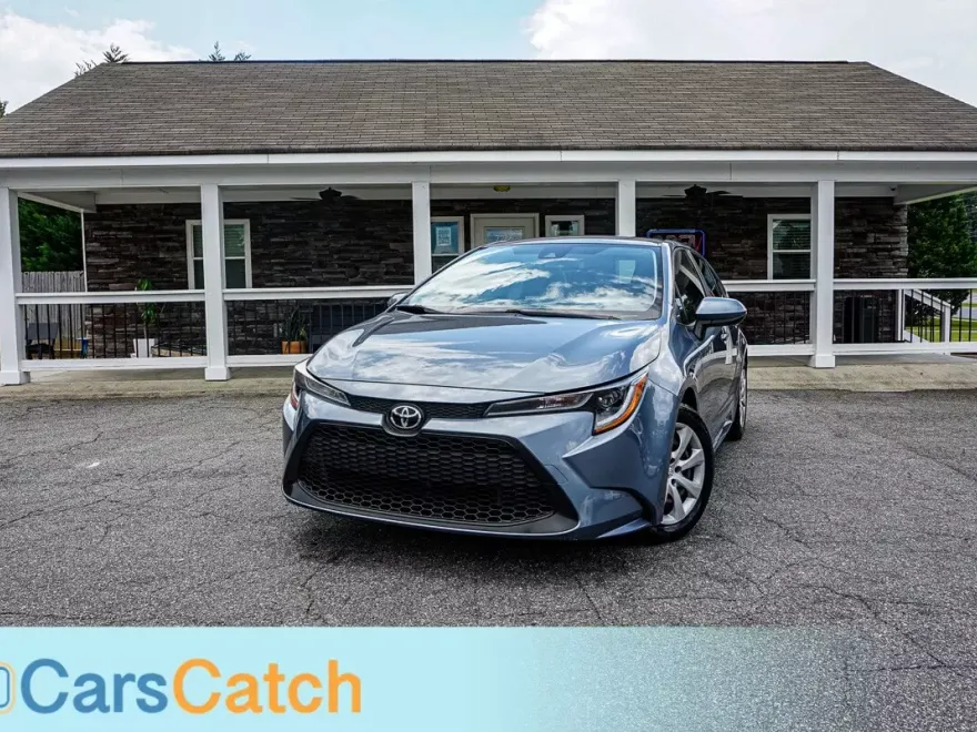 2021 Toyota Corolla LE photo 1