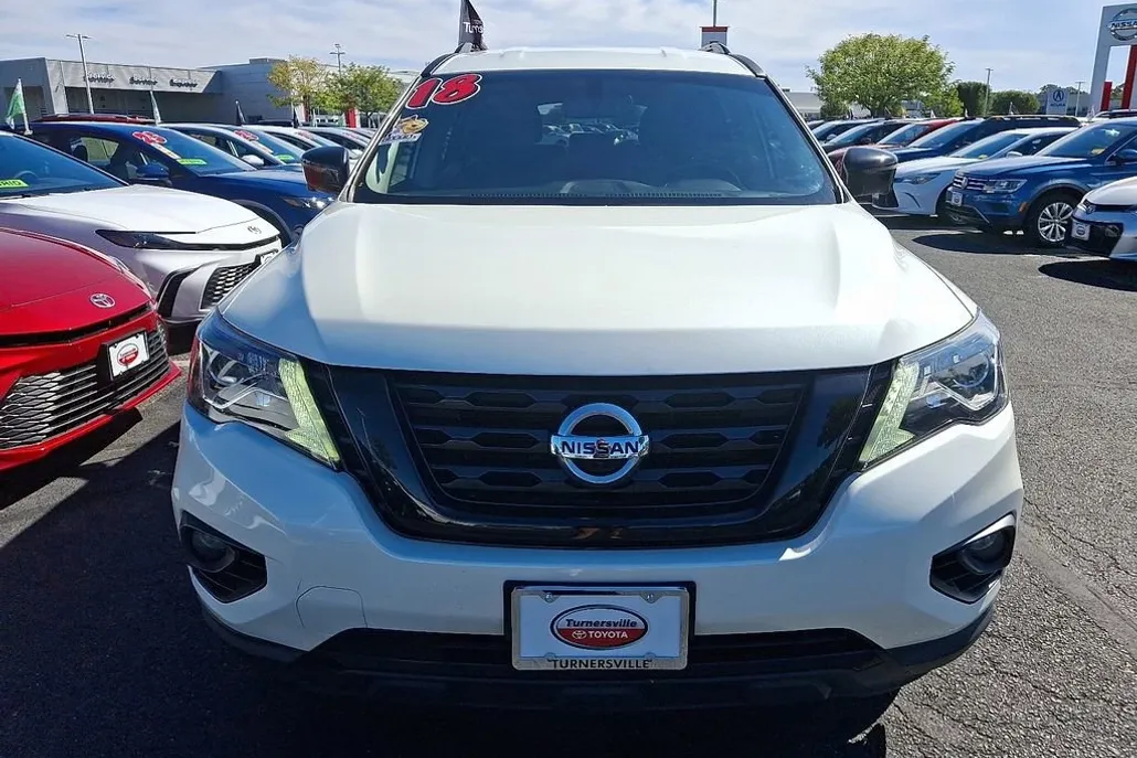 2018 Nissan Pathfinder SL photo 1