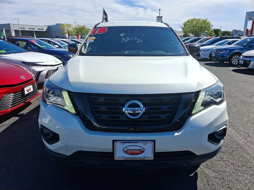 2018 Nissan Pathfinder SL photo 1