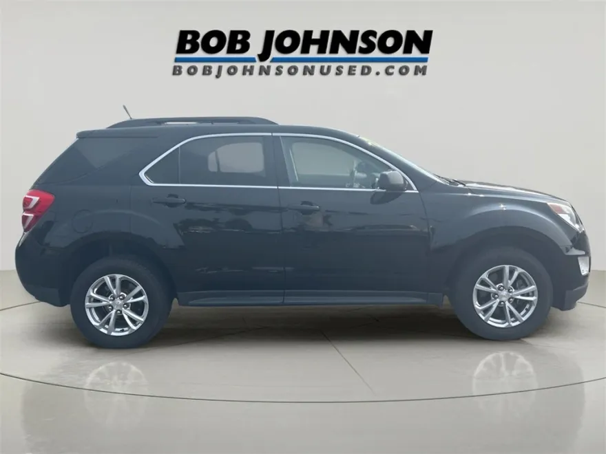 2017 Chevrolet Equinox LT photo 1
