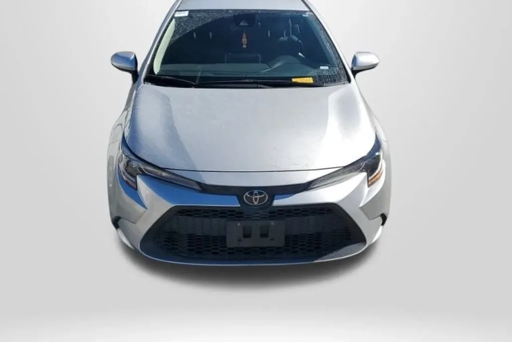 2021 Toyota Corolla LE photo 1