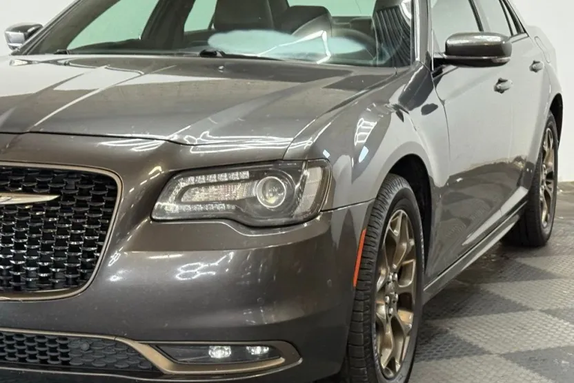2016 Chrysler 300 S photo 1