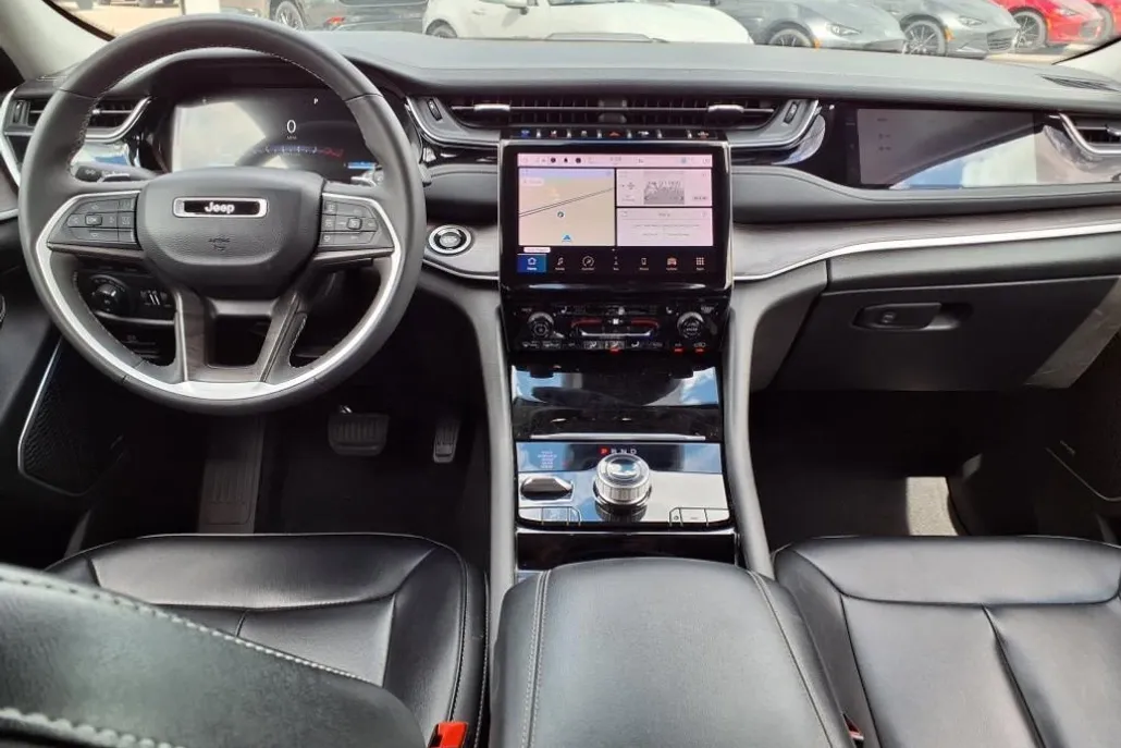 2023 Jeep Cherokee Base photo 1
