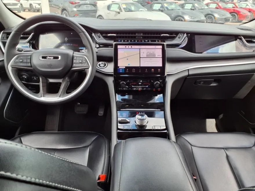 2023 Jeep Cherokee Base photo 1