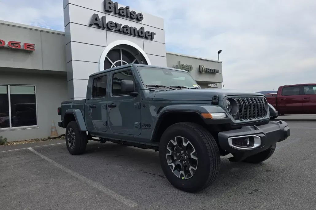 2025 Jeep Gladiator Sport S photo 1