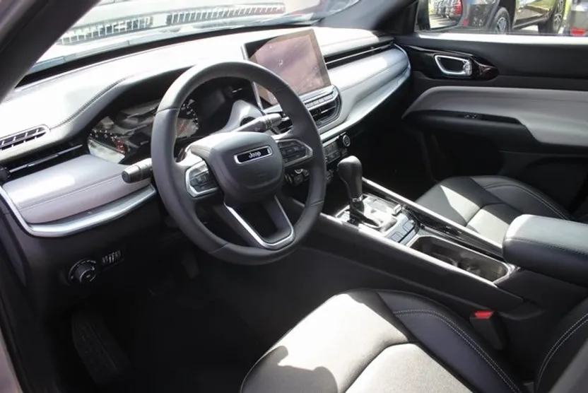 2025 Jeep Compass Limited photo 1
