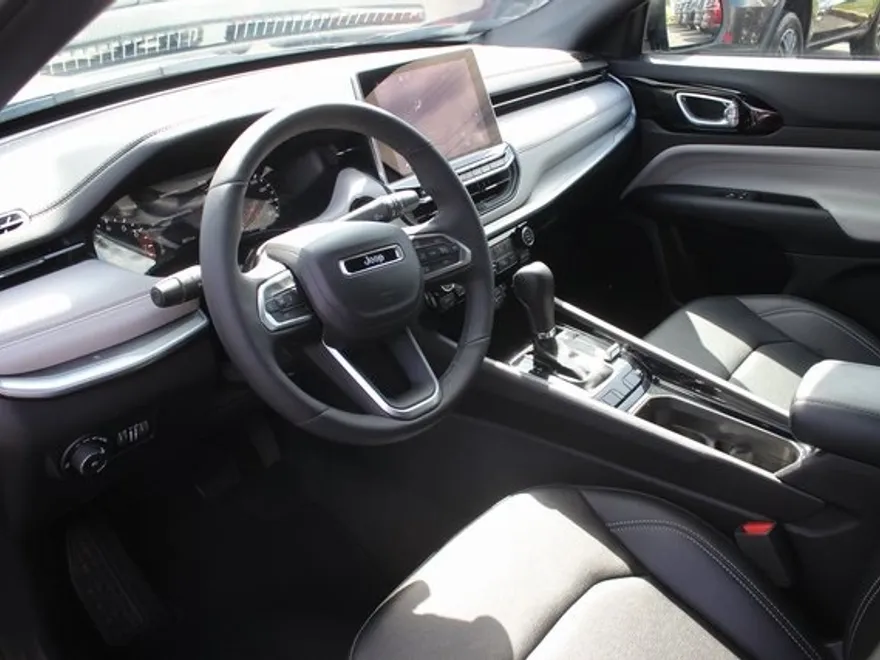 2025 Jeep Compass Limited photo 1