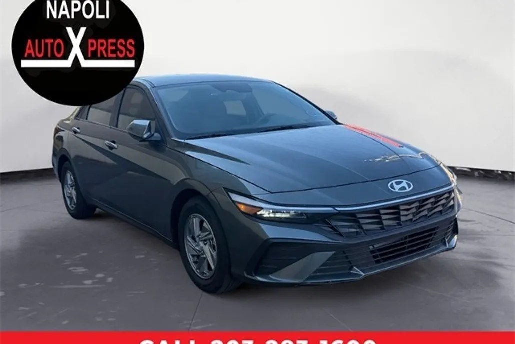2025 Hyundai Elantra SE photo 1