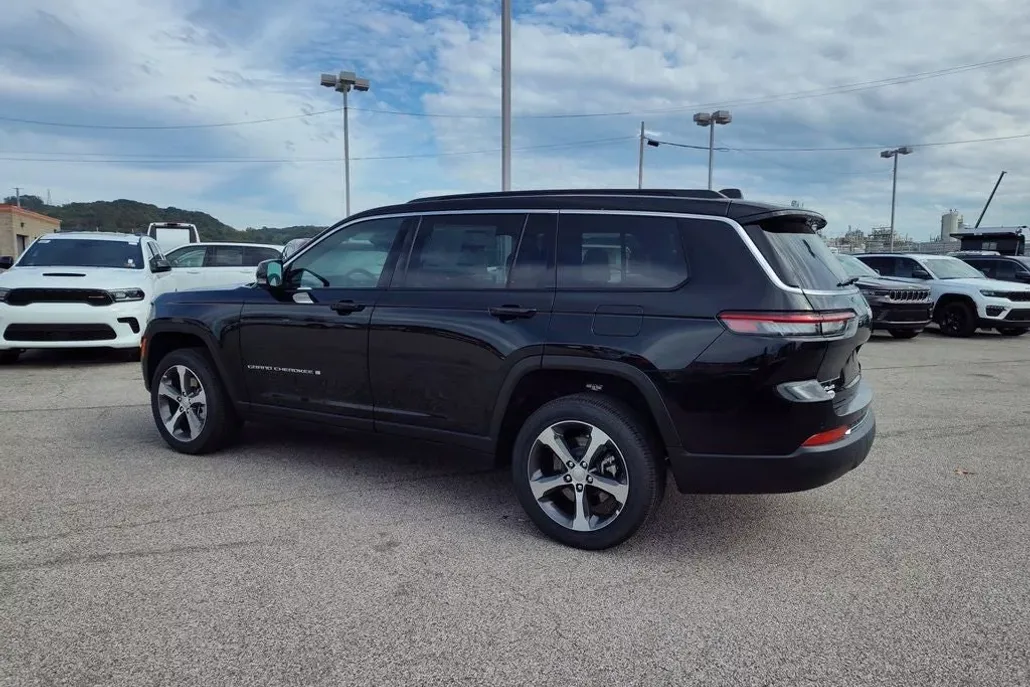 2025 Jeep Grand Cherokee Limited photo 1