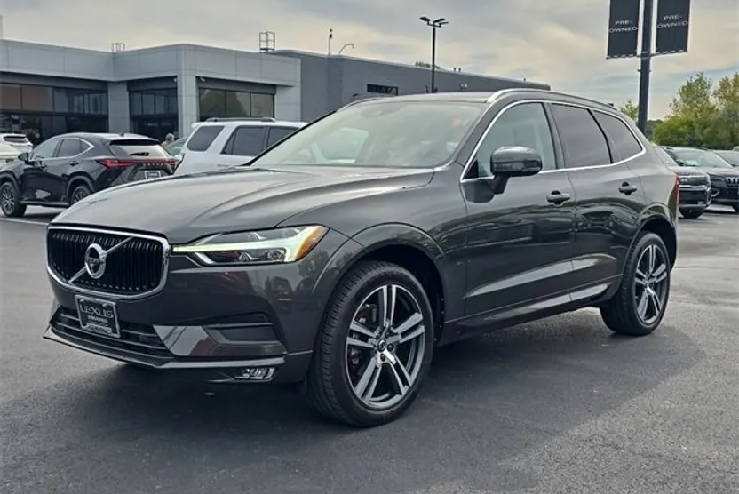 2021 Volvo XC60 T5 Momentum photo 1