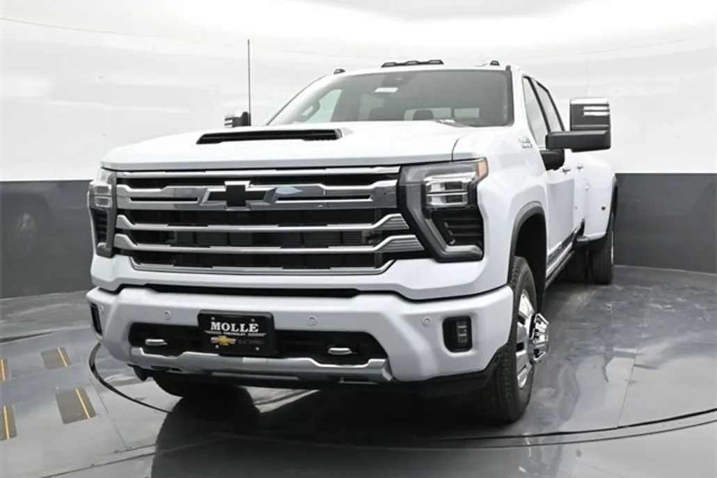 2026 Chevrolet Silverado 3500HD High Country photo 1