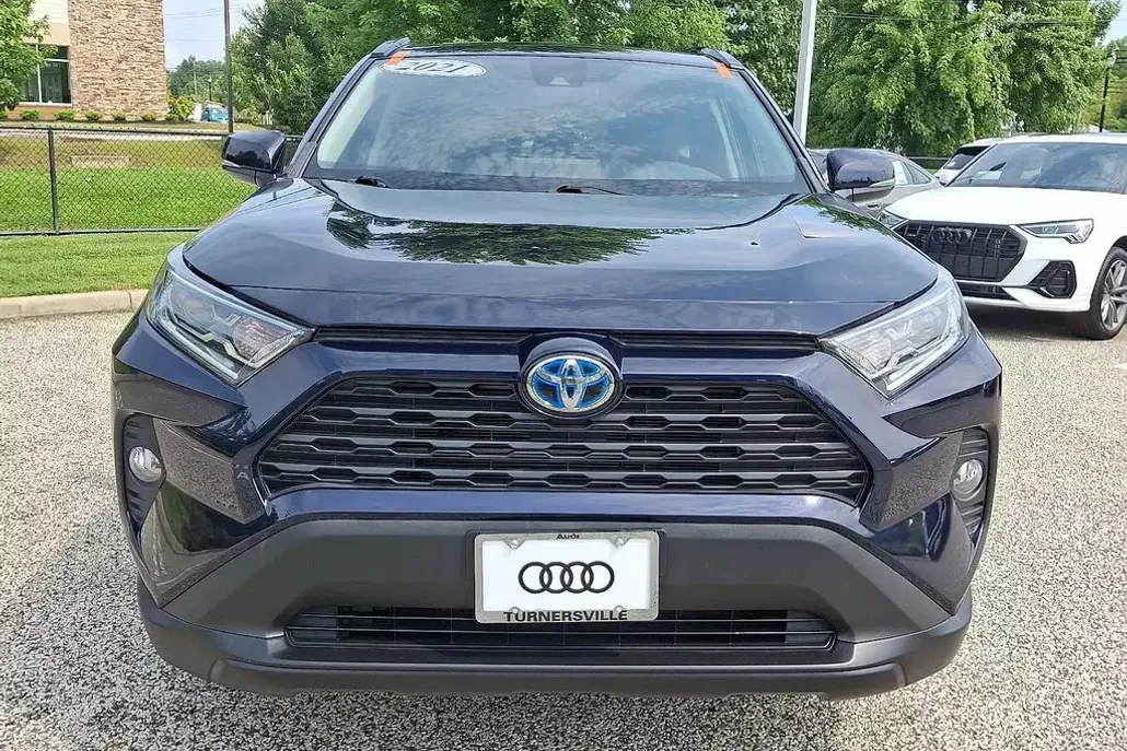 2021 Toyota RAV4 Hybrid XLE photo 1