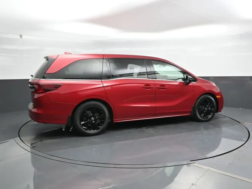 2023 Honda Odyssey Sport photo 2