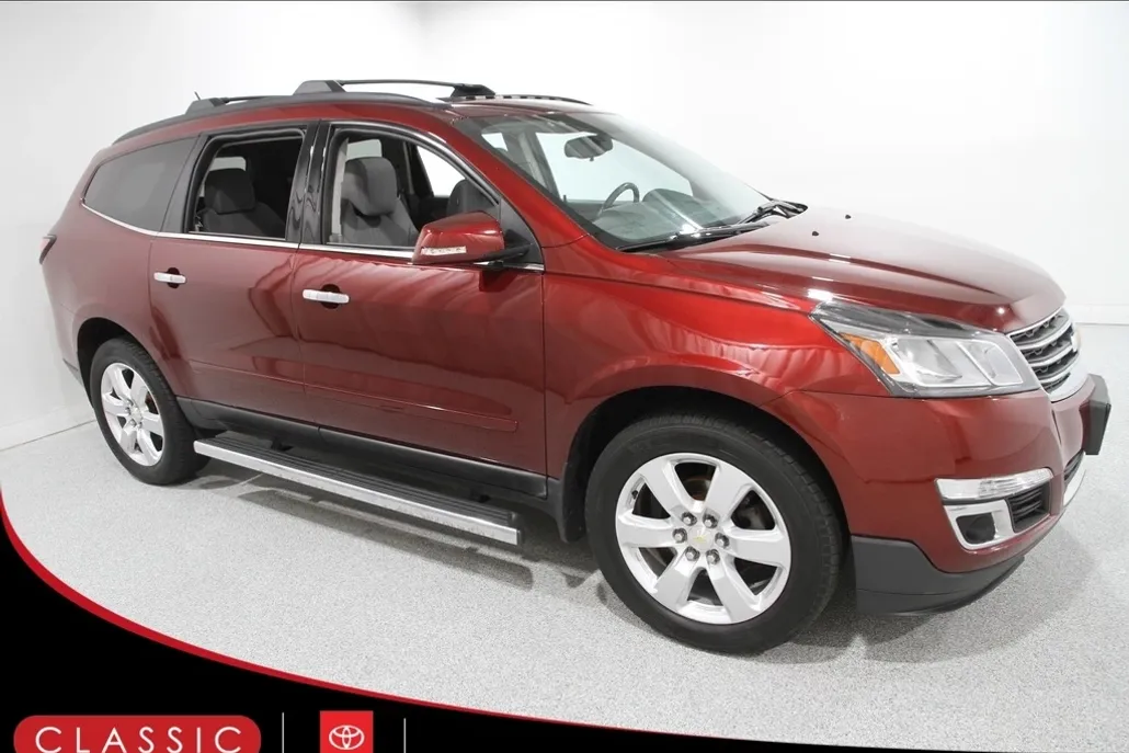 2017 Chevrolet Traverse 1LT photo 1