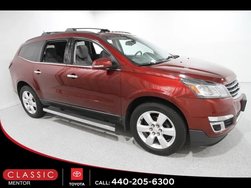 2017 Chevrolet Traverse 1LT photo 1