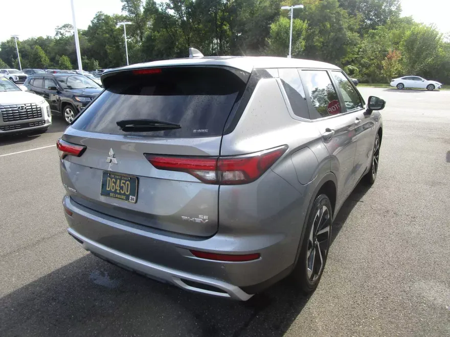 2023 Mitsubishi Outlander PHEV SE photo 1