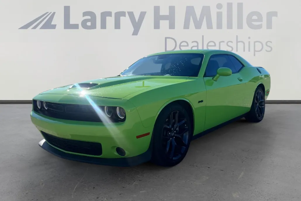 2023 Dodge Challenger R/T photo 1