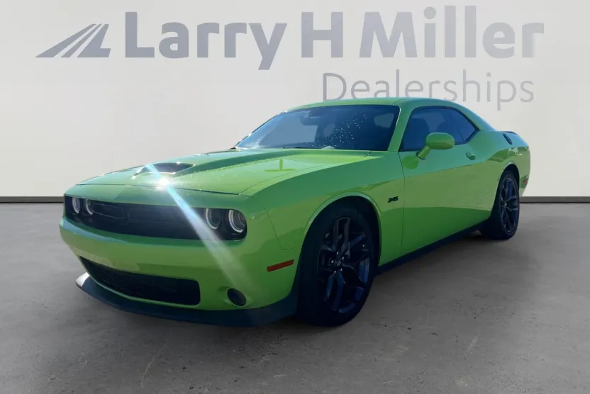 2023 Dodge Challenger R/T photo 1