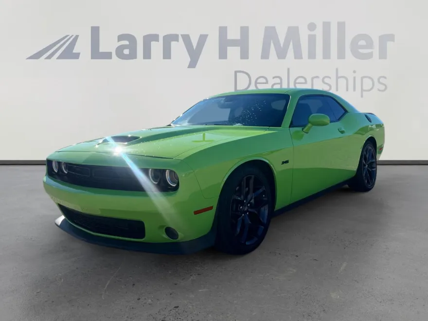 2023 Dodge Challenger R/T photo 1