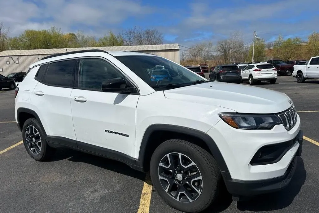 2022 Jeep Compass Latitude photo 1