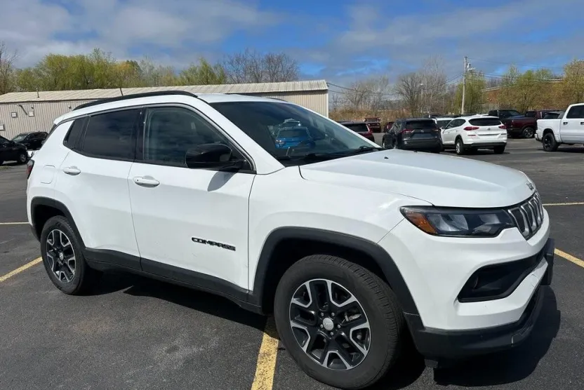 2022 Jeep Compass Latitude photo 1