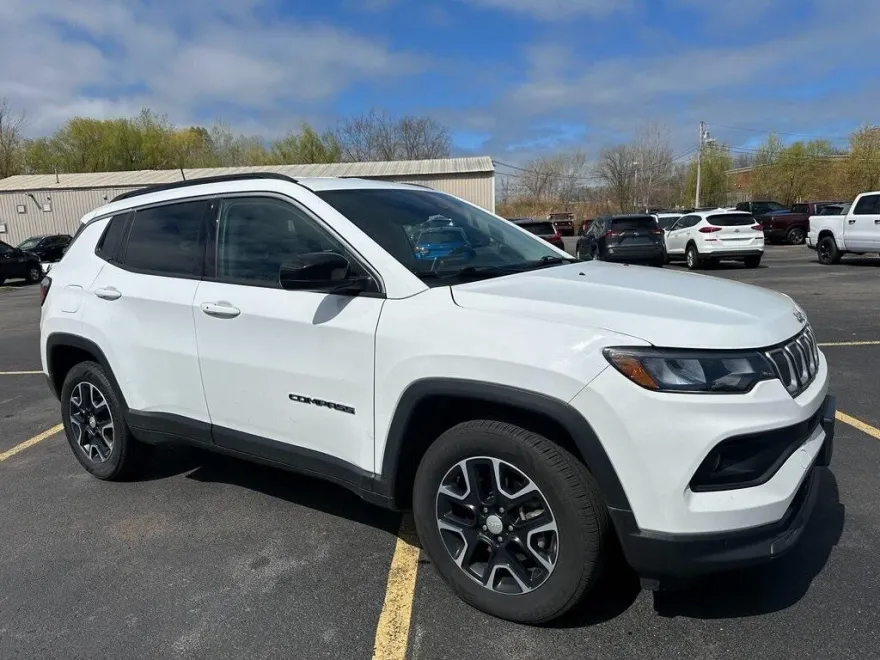 2022 Jeep Compass Latitude photo 1