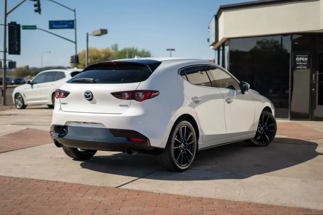 2022 Mazda Mazda3 Premium Hatchback photo 1