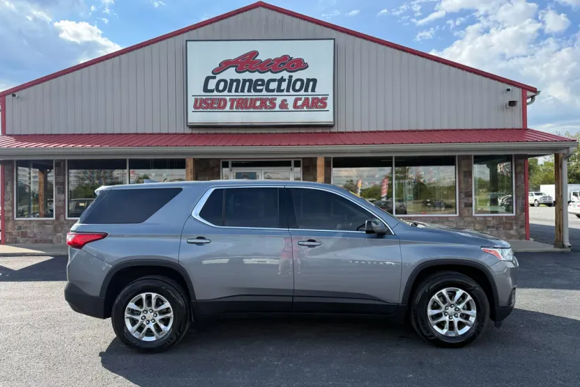 2021 Chevrolet Traverse 1LS photo 1